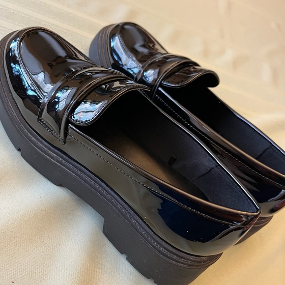 Aldo women’s Shiny Black Loafers size 8.5 - Picture 4 of 5